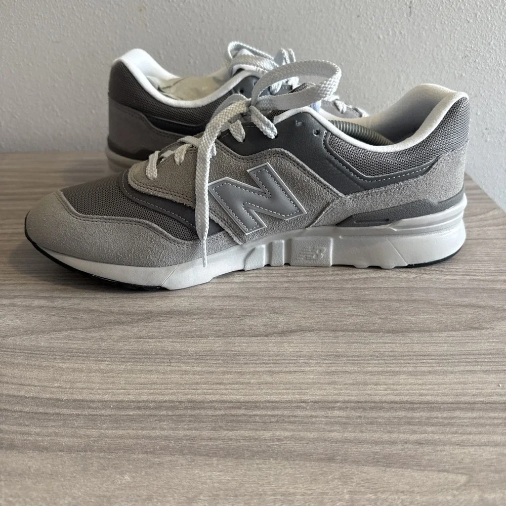 New Balance 997H CM997HCA Grey Comfort Lifestyle Shoes Mens 12.5 D NWOB